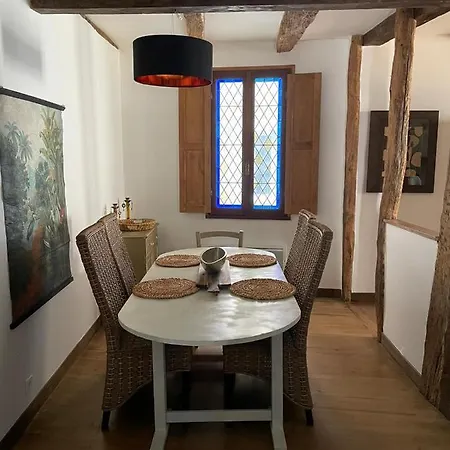 Dans Maison Du Xvi Siecle